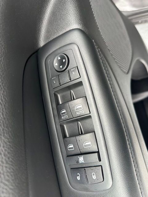 Used 2020 Jeep Grand Cherokee Altitude image 23