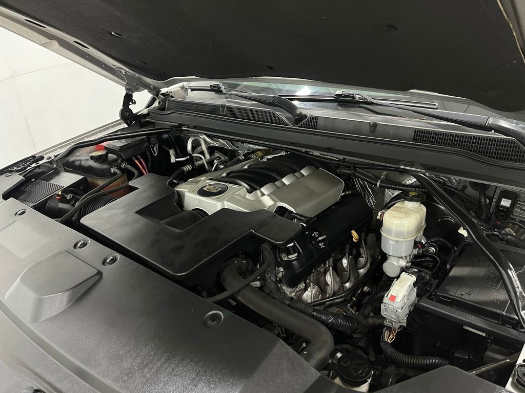 Used 2018 Cadillac Escalade Premium Luxury image 32