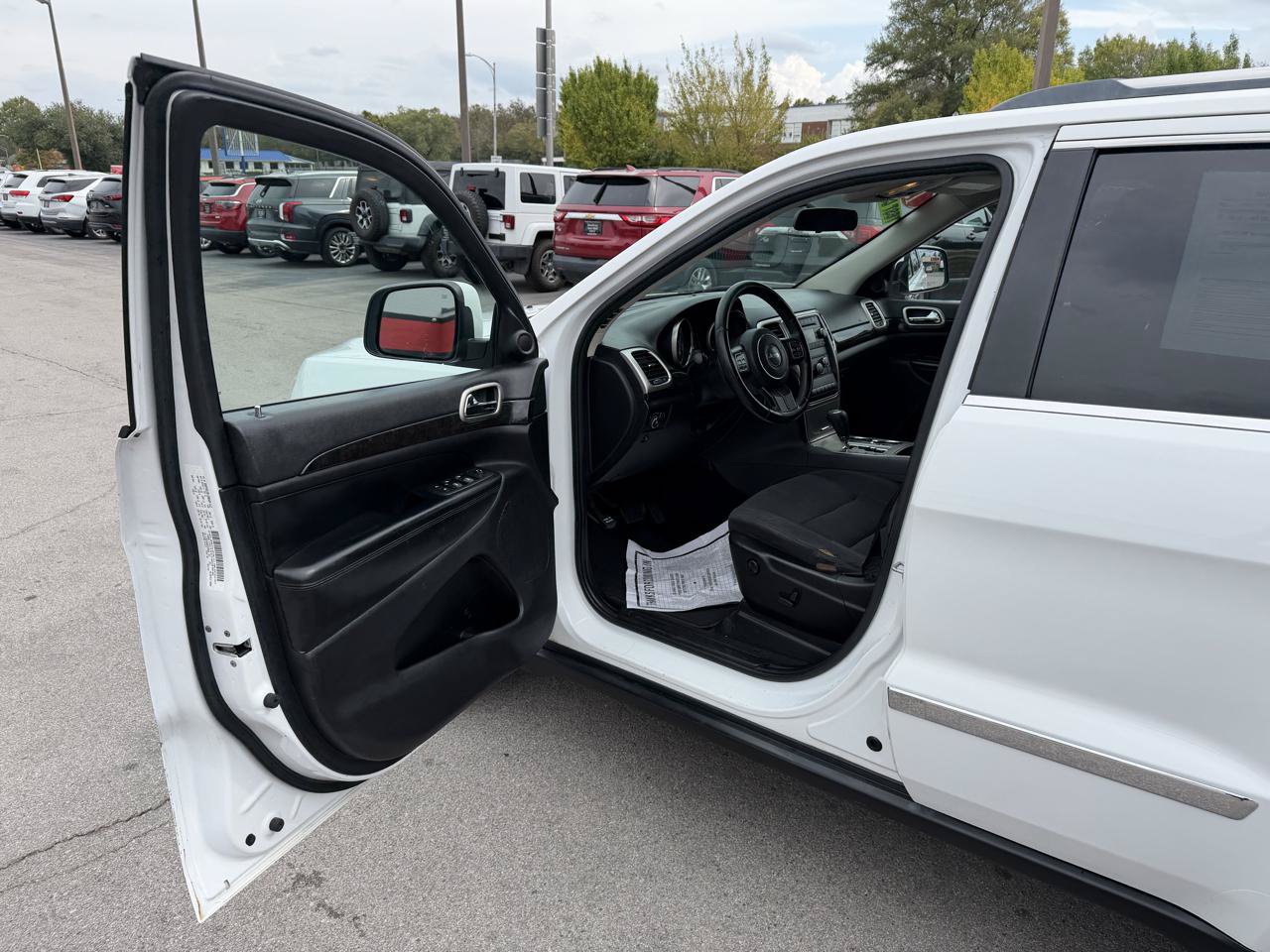 Used 2013 Jeep Grand Cherokee Laredo w/ Laredo E Group AWD/4WD image 16