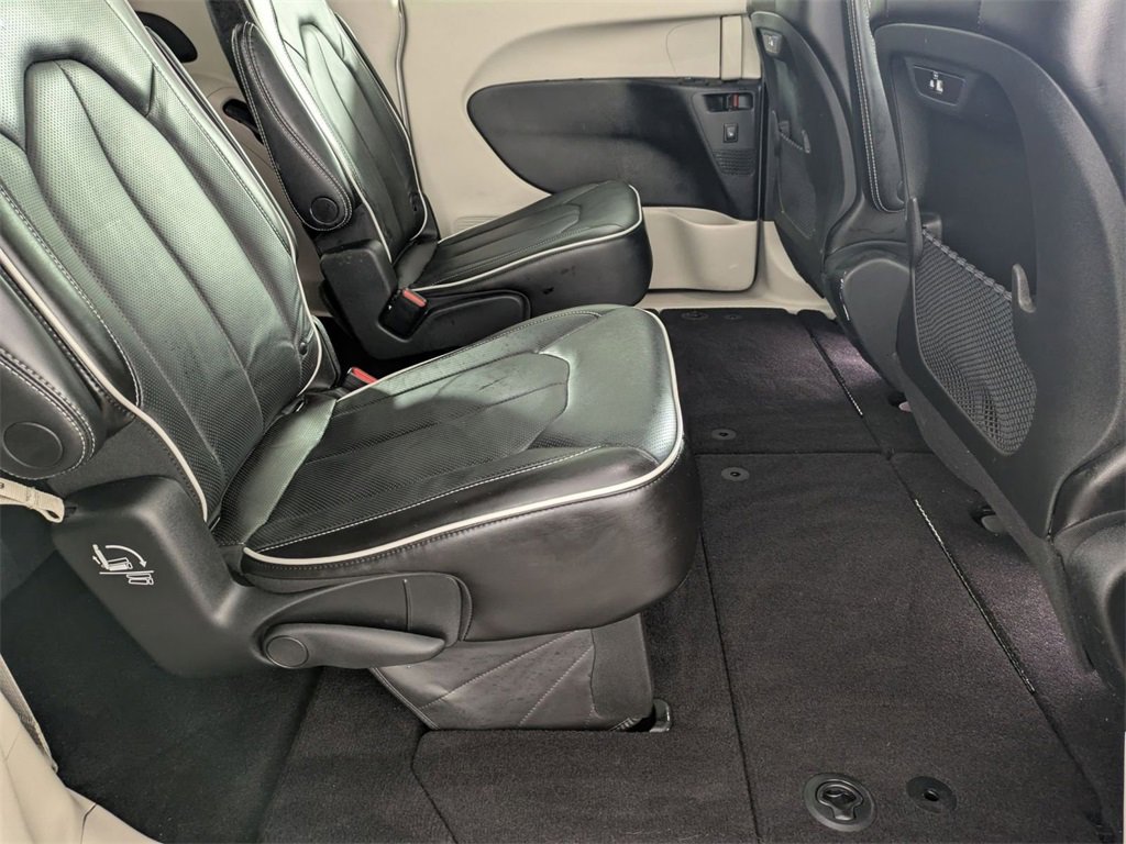 Certified 2022 Chrysler Pacifica Limited image 32