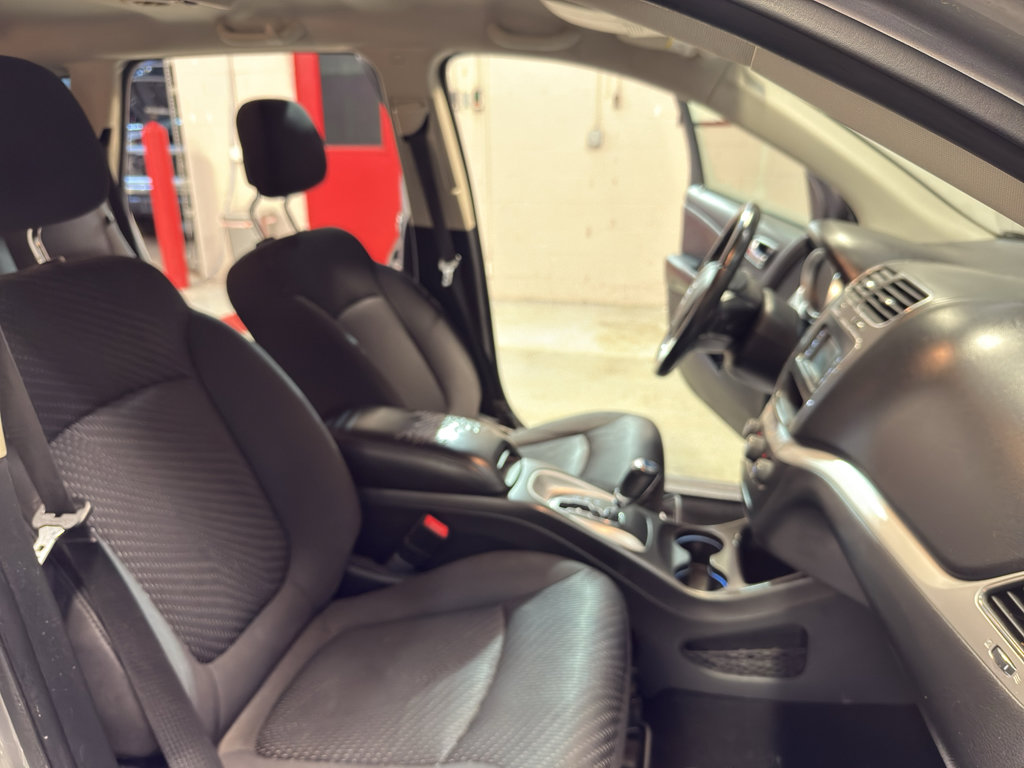 Used 2018 Dodge Journey SE w/ Popular Equipment Group FWD image 20