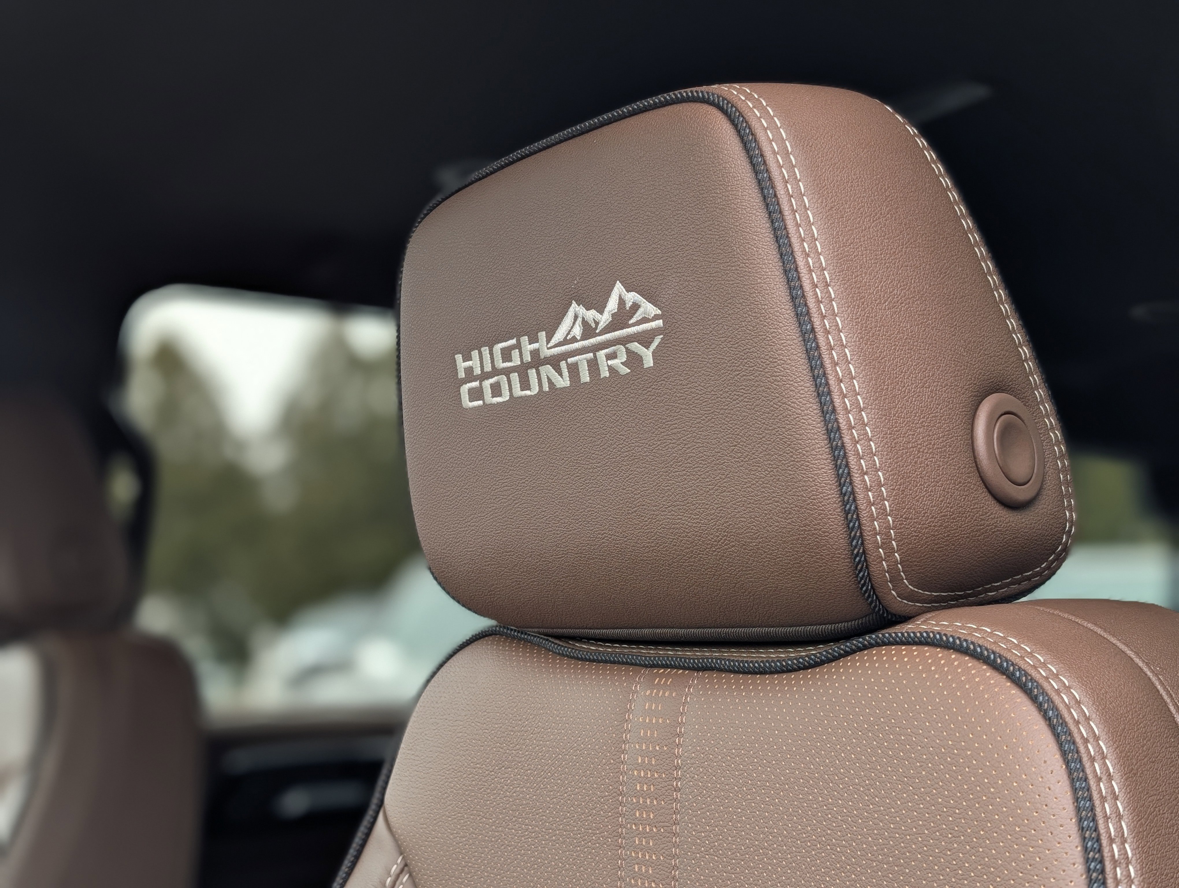 Used 2025 Chevrolet Tahoe High Country image 34