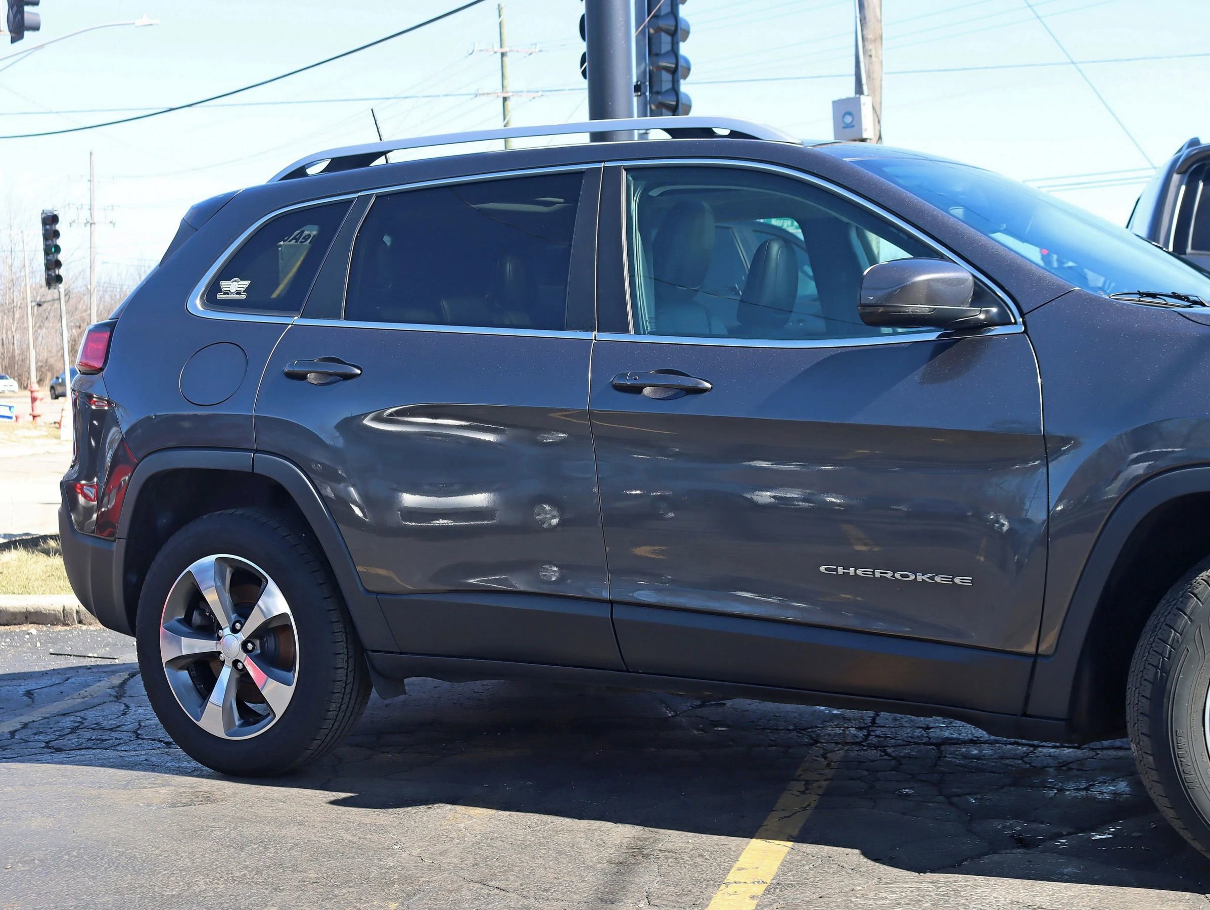 Used 2019 Jeep Cherokee Limited image 5