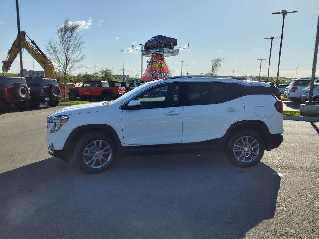 Used 2023 GMC Terrain SLT image 6