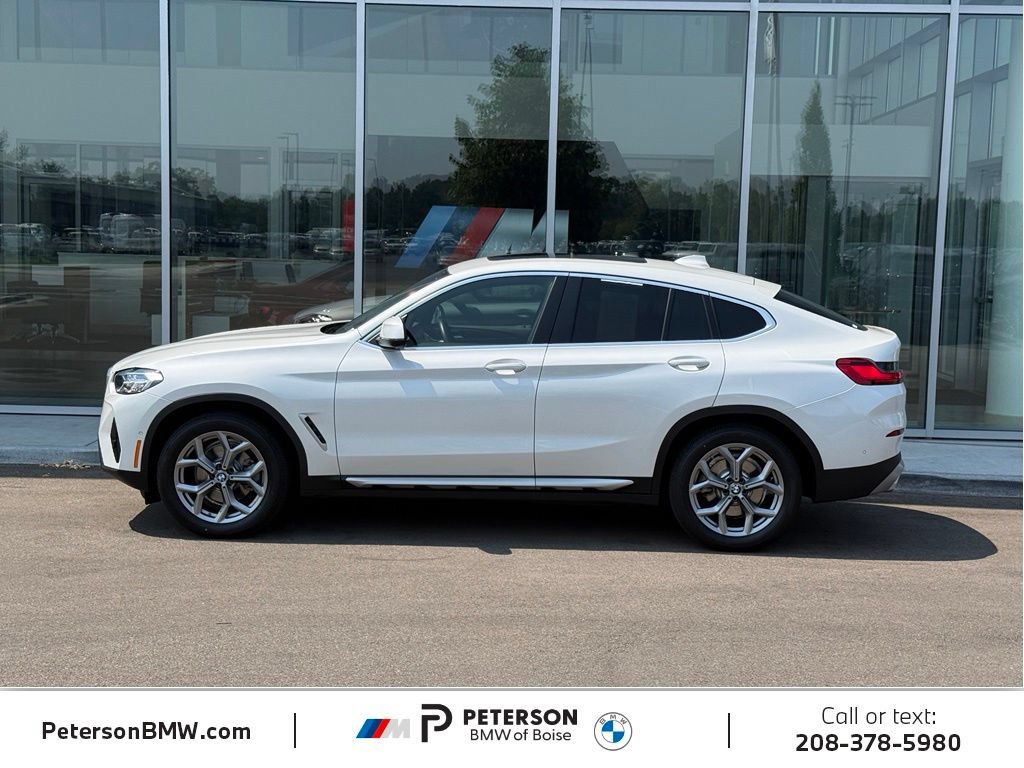 Used 2024 BMW X4 xDrive30i w/ Parking Assistance Package AWD/4WD image 2