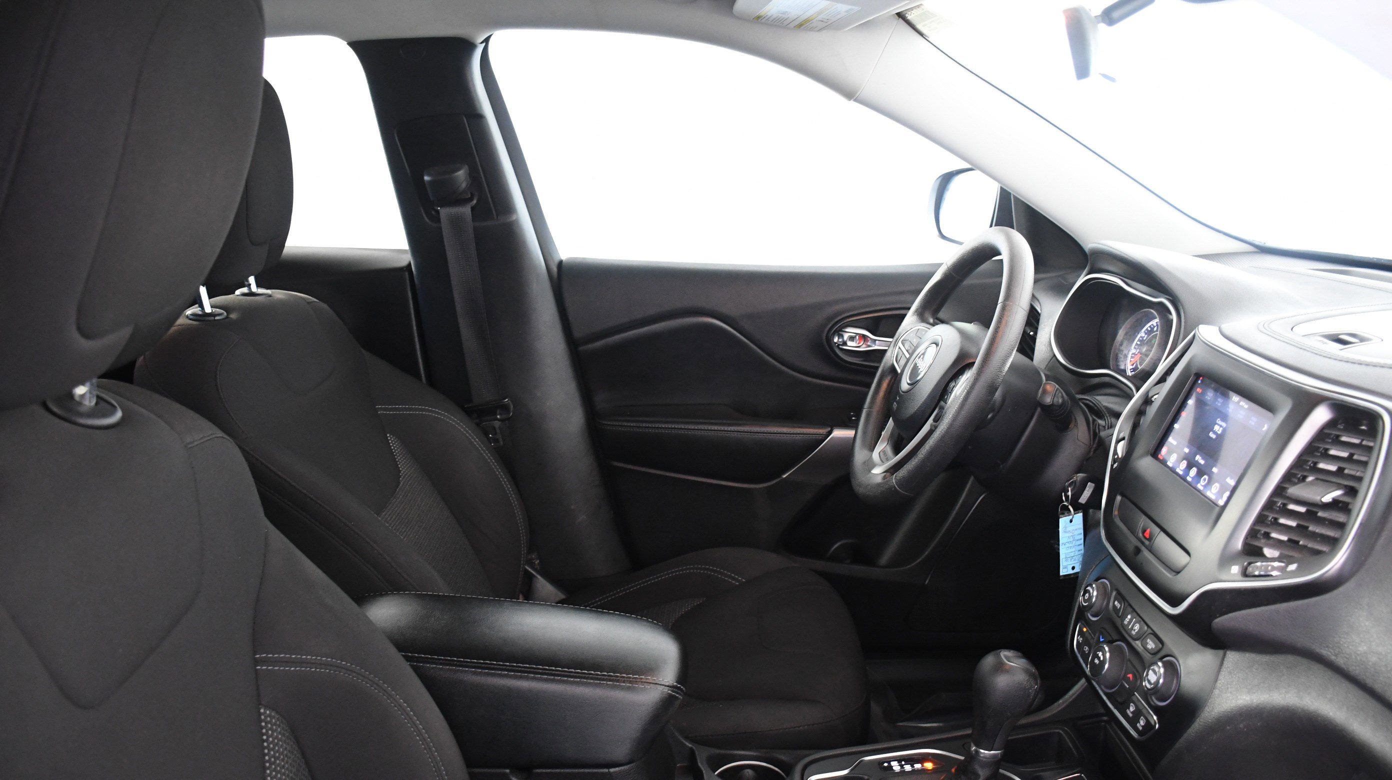 Used 2019 Jeep Cherokee Latitude w/ Popular Appearance Group image 25