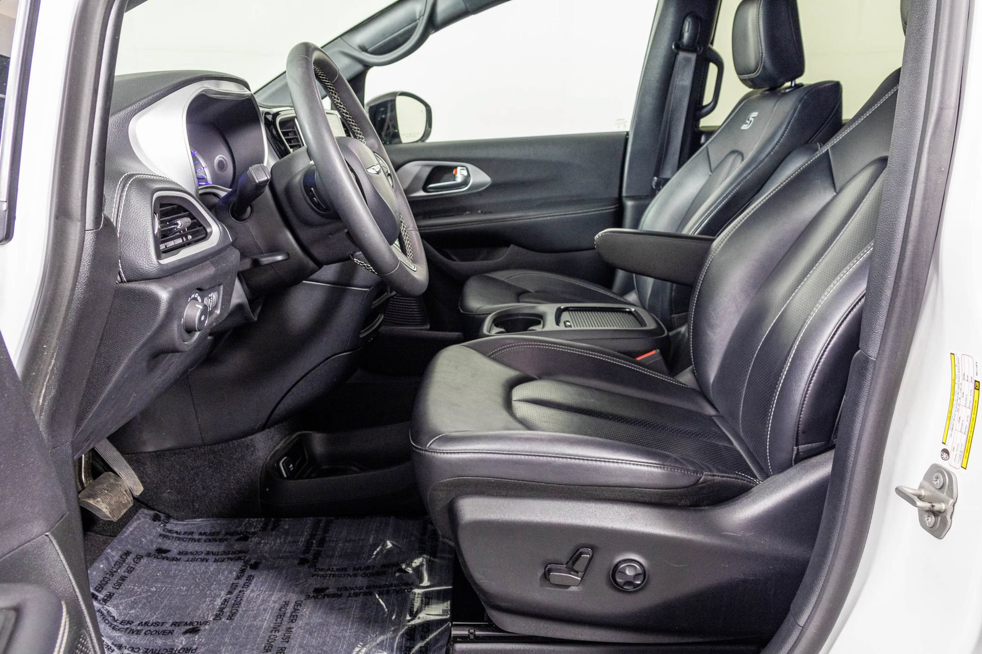 Used 2024 Chrysler Pacifica Limited FWD image 26