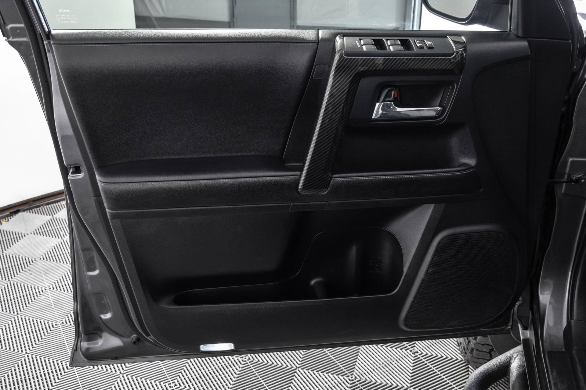 Used 2022 Toyota 4Runner SR5 AWD/4WD image 36
