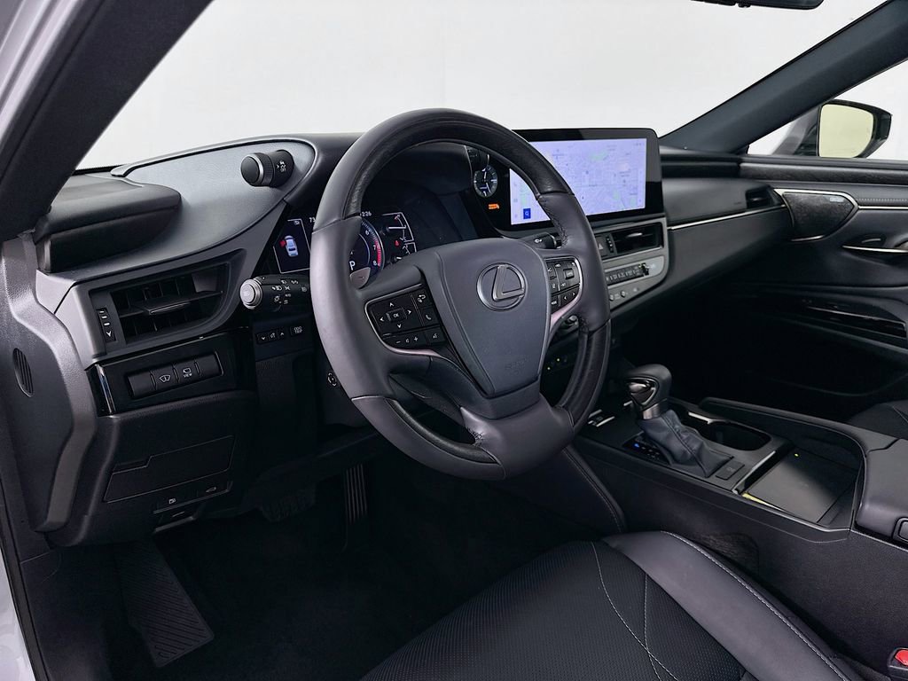 Used 2024 Lexus ES 350 Ultra Luxury w/ Accessory Package (Z2) image 9