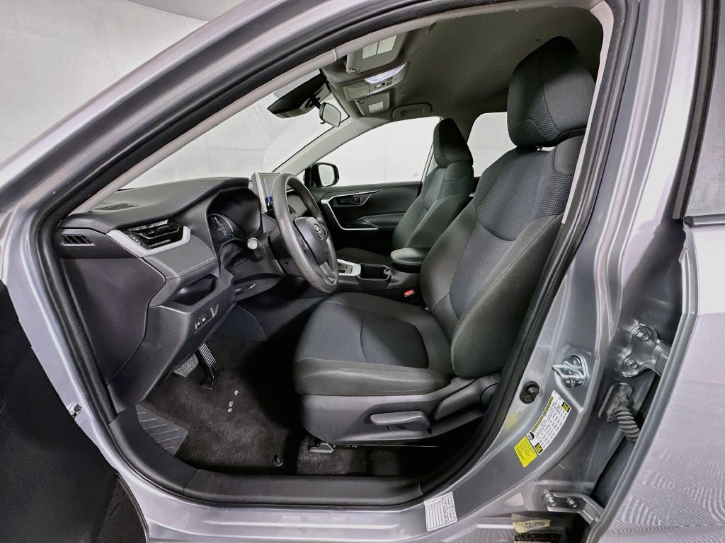 Used 2025 Toyota RAV4 LE AWD/4WD image 20