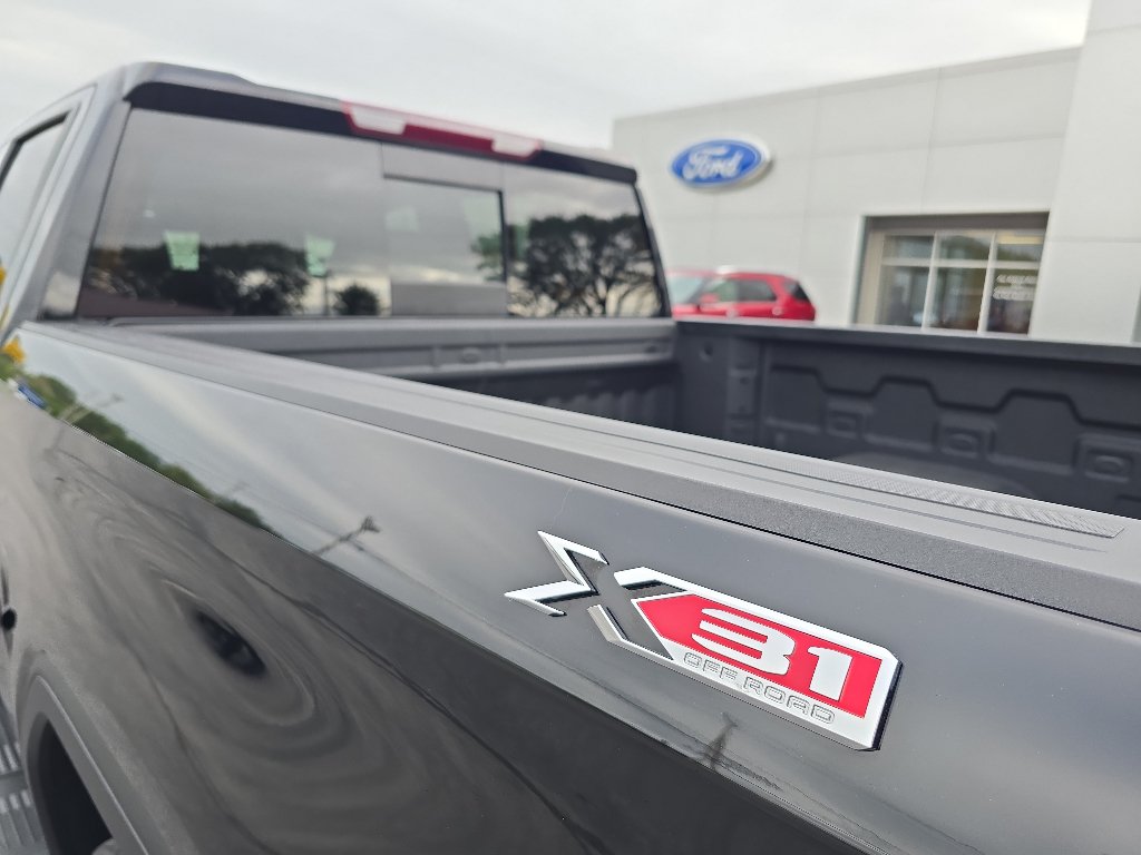 Used 2025 GMC Sierra 1500 Elevation w/ Elevation Premium Package AWD/4WD image 13
