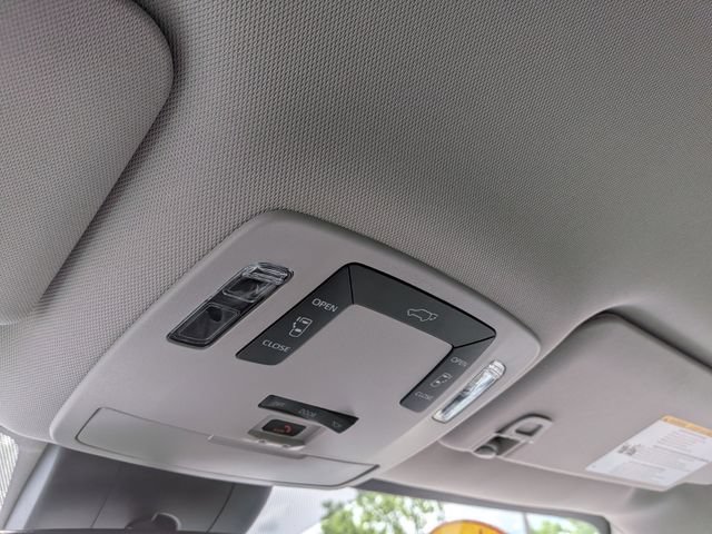 Used 2026 Toyota Sienna LE FWD image 23