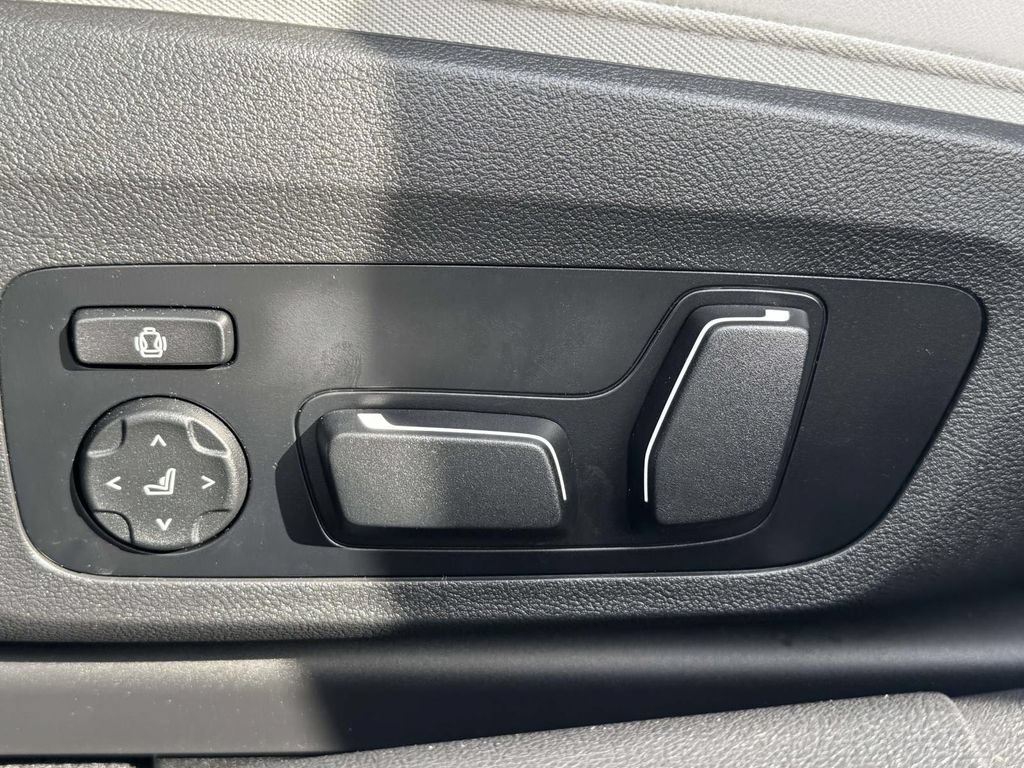Used 2025 BMW M3 w/ Executive Package RWD image 29