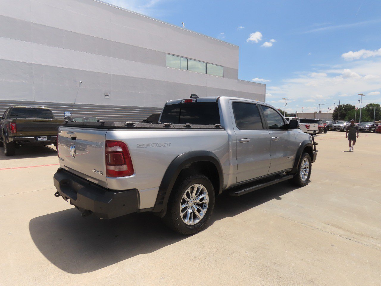 Used 2023 RAM 1500 Laramie AWD/4WD image 11