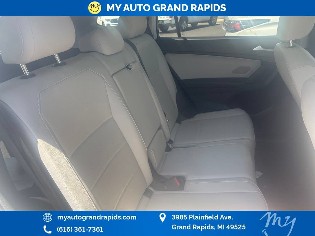 Used 2019 Volkswagen Tiguan SE w/ Panoramic Sunroof Package AWD/4WD image 6