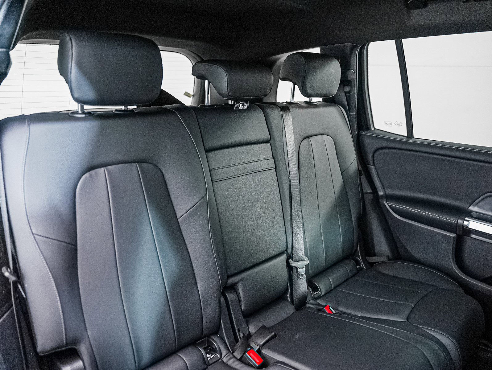 New 2025 Mercedes-Benz GLB 250 4MATIC image 13