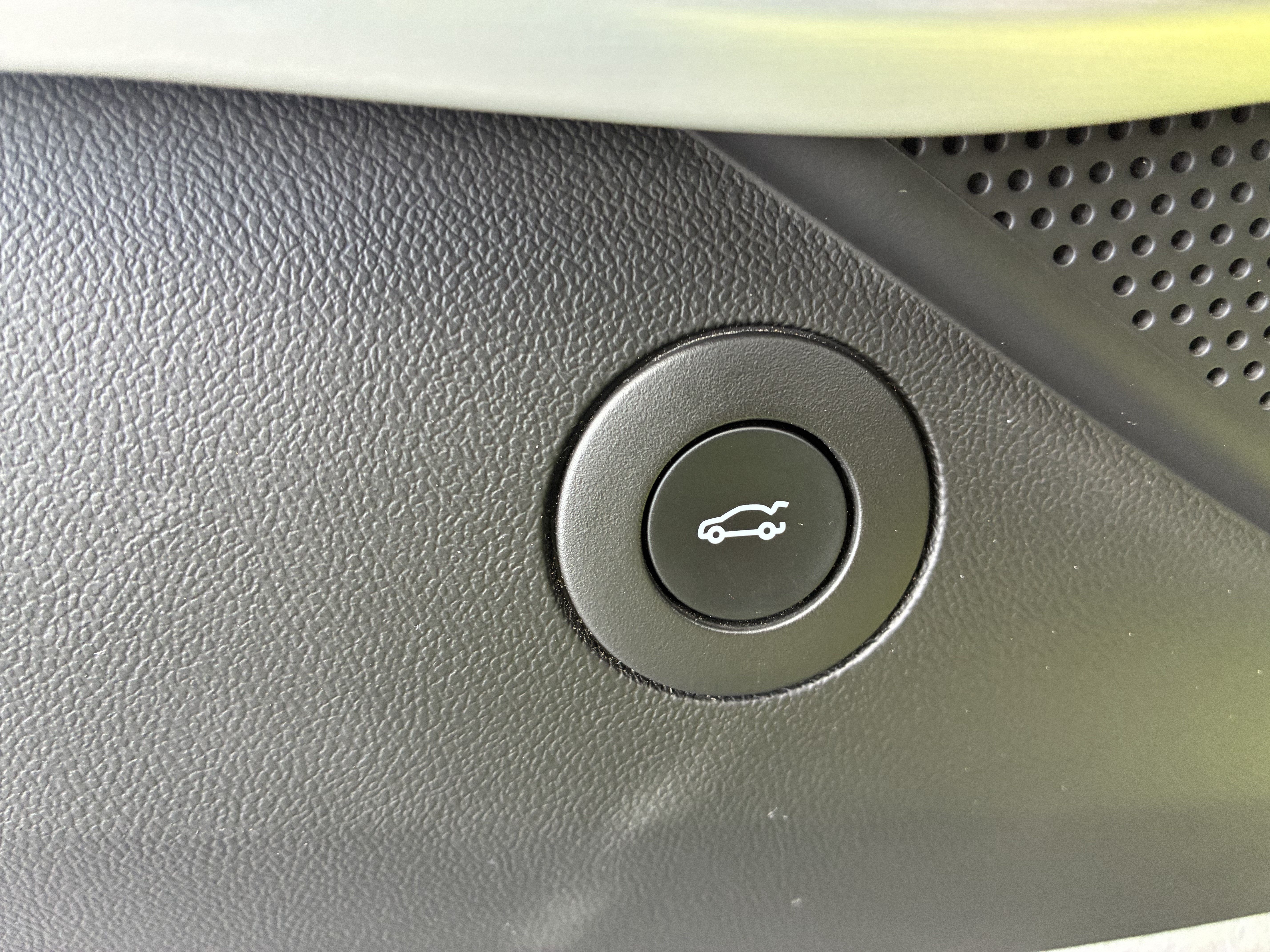 Used 2021 Chevrolet Camaro ZL1 RWD image 22