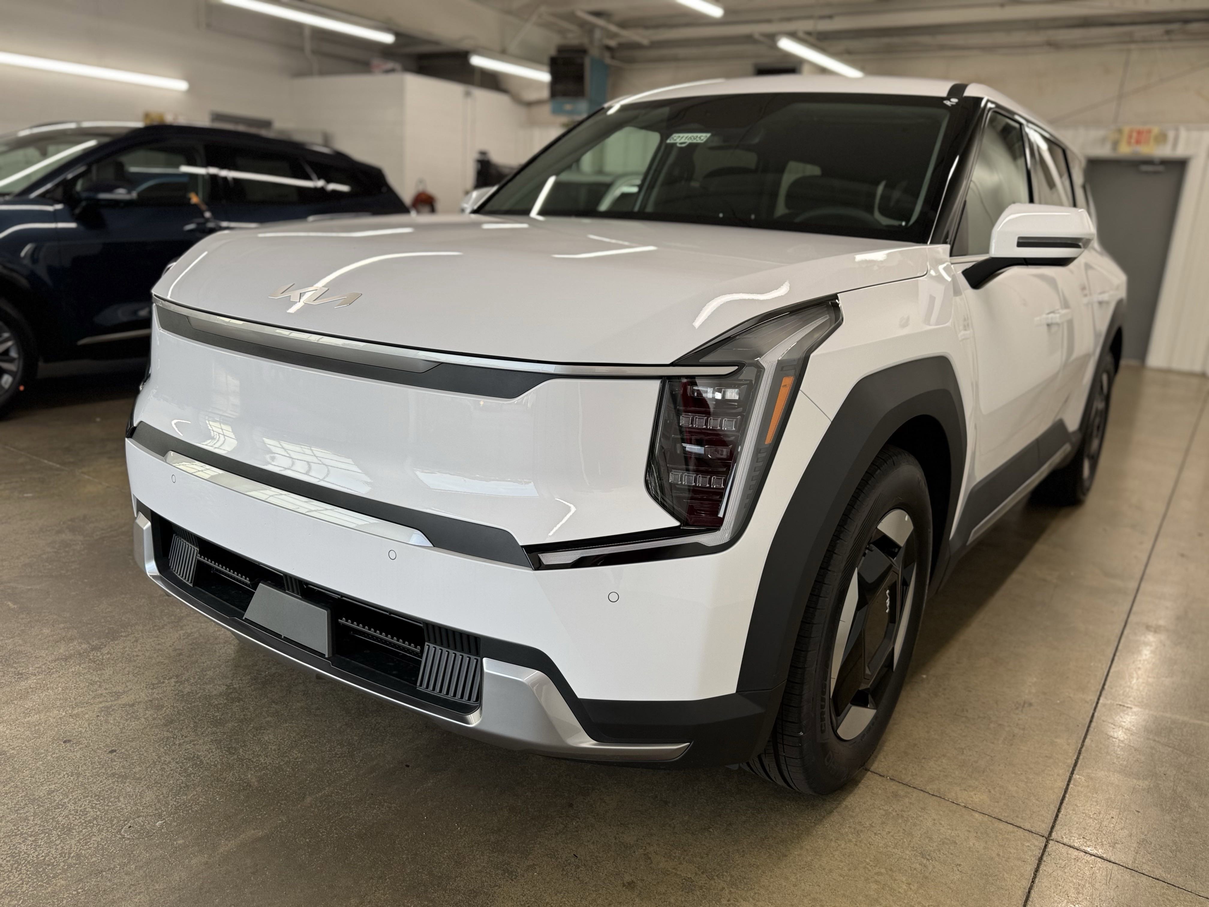 New 2026 Kia EV9 Light image 5