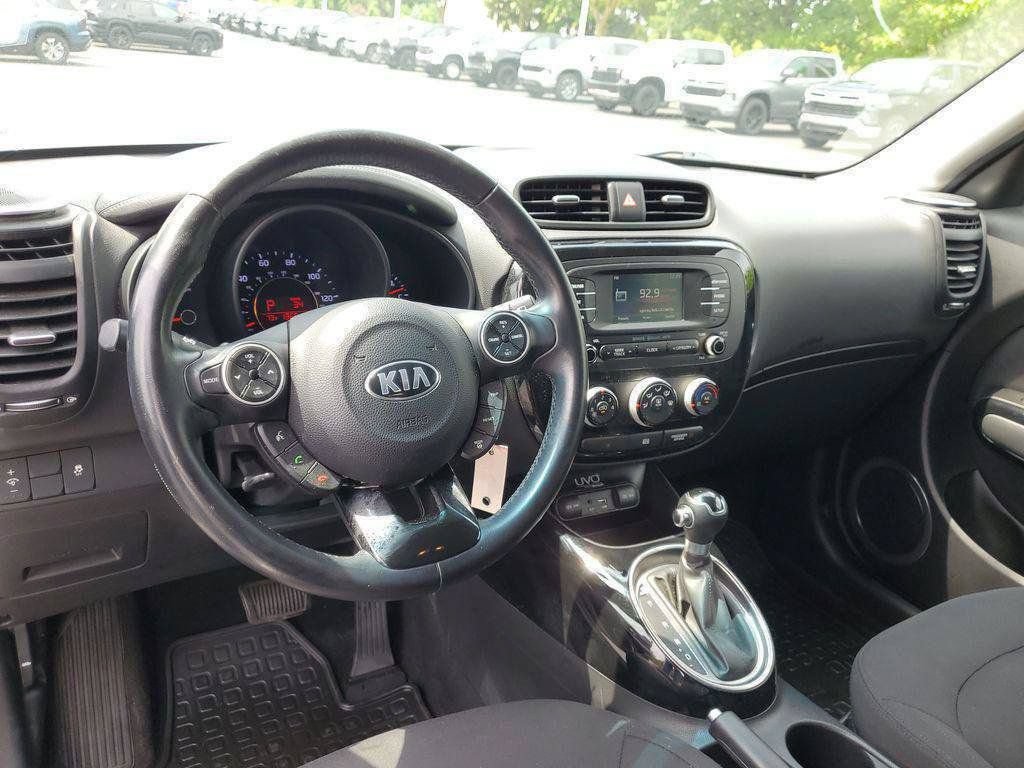 Used 2015 Kia Soul ! FWD image 7