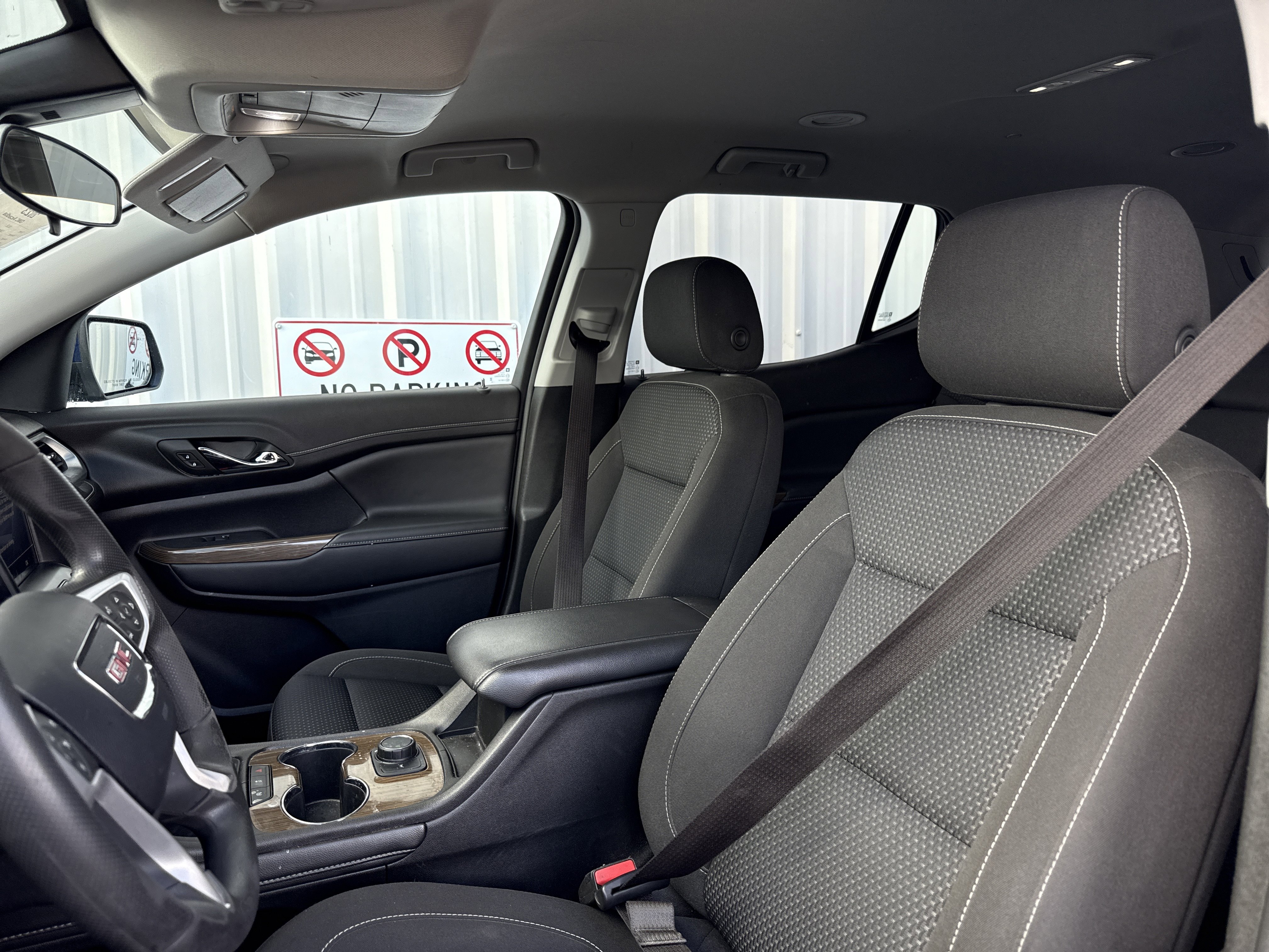 Used 2023 GMC Acadia SLE image 11