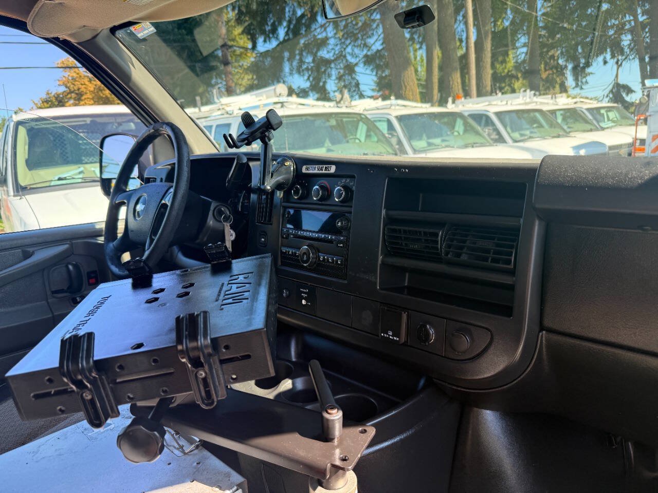 Used 2015 Chevrolet Express 2500 RWD image 15