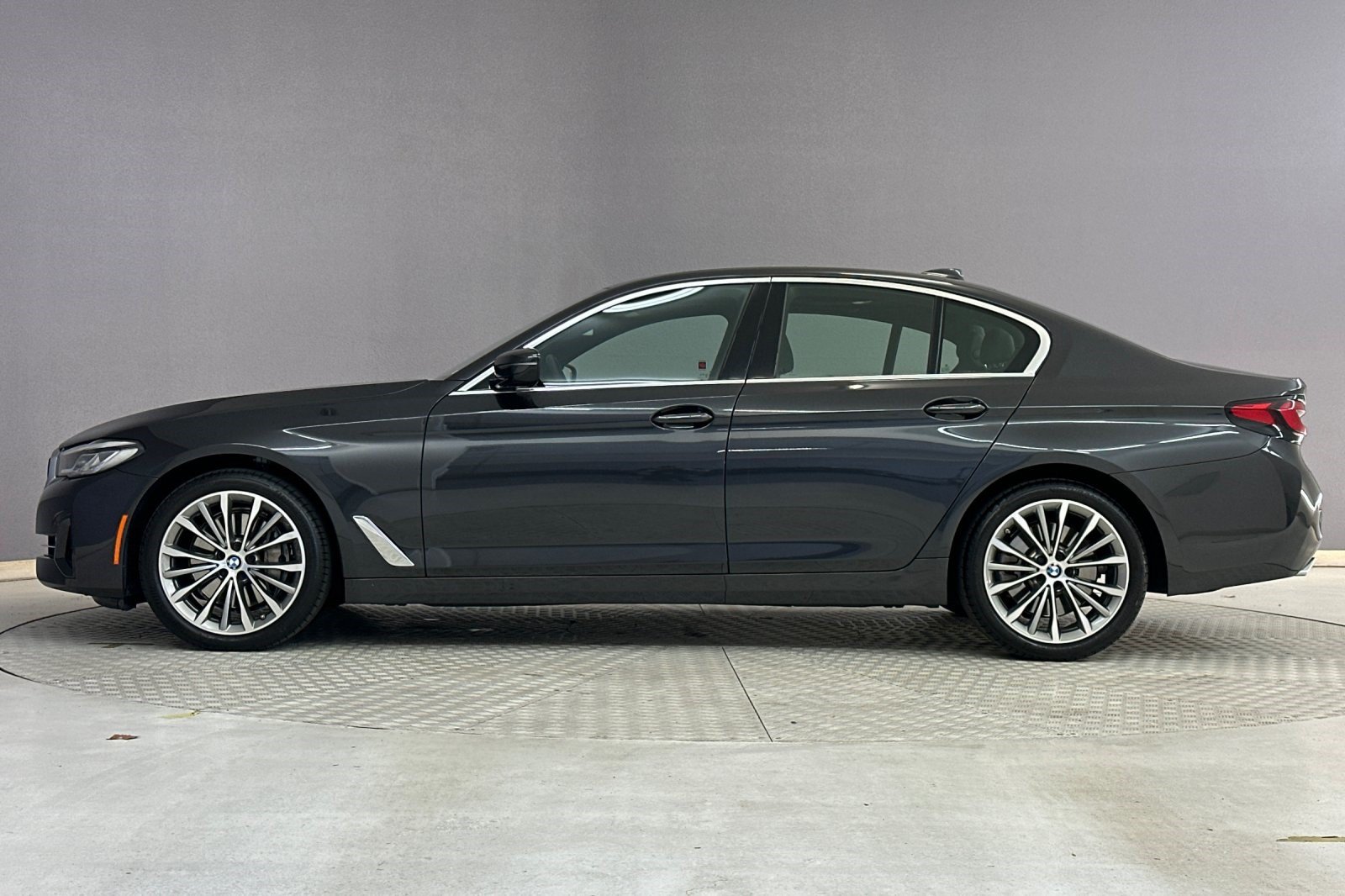 Certified 2023 BMW 540i w/ Premium Package RWD image 2