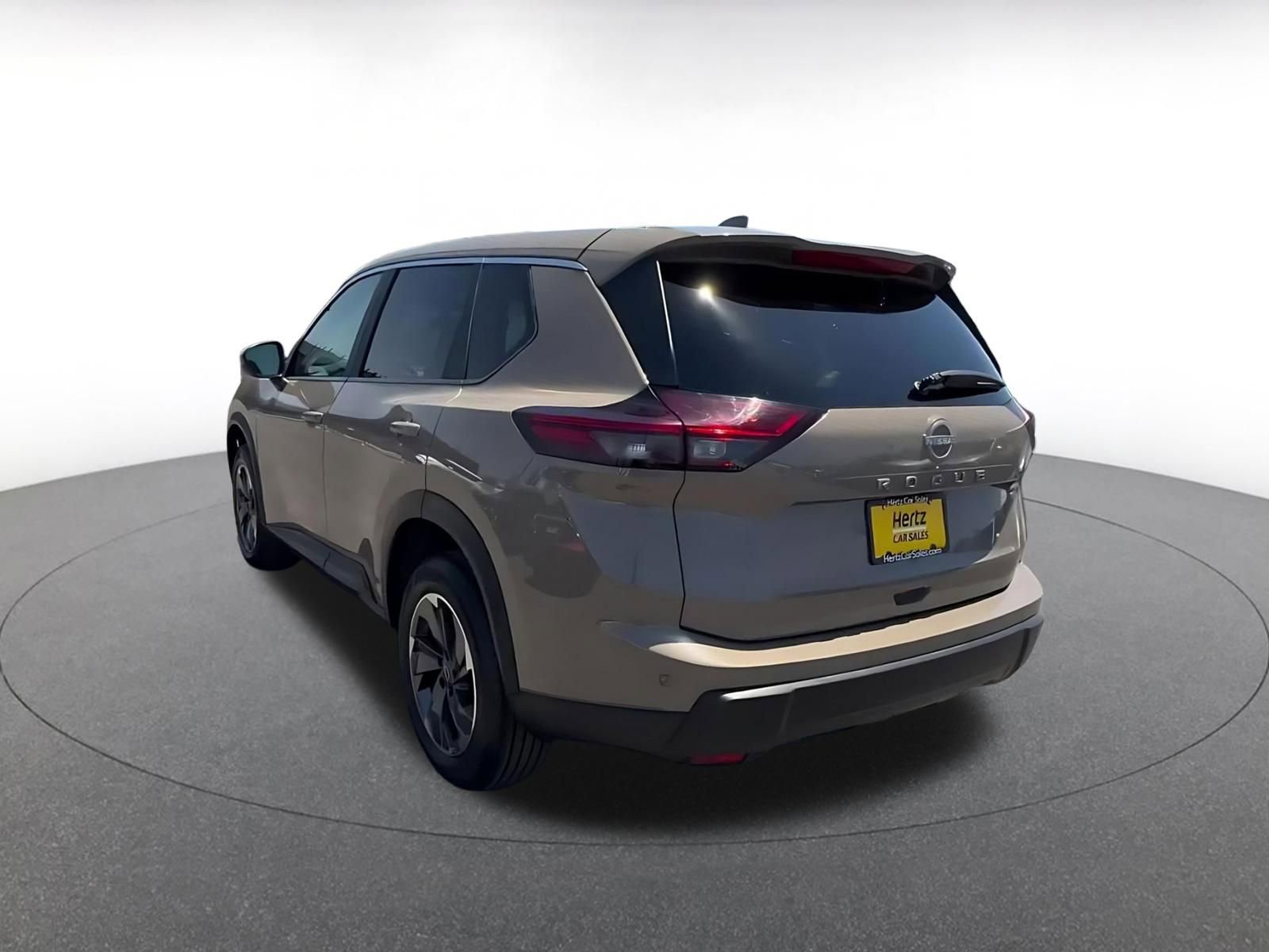 Used 2025 Nissan Rogue SV FWD image 11