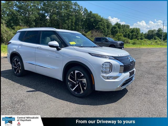New 2025 Mitsubishi Outlander SEL image 1