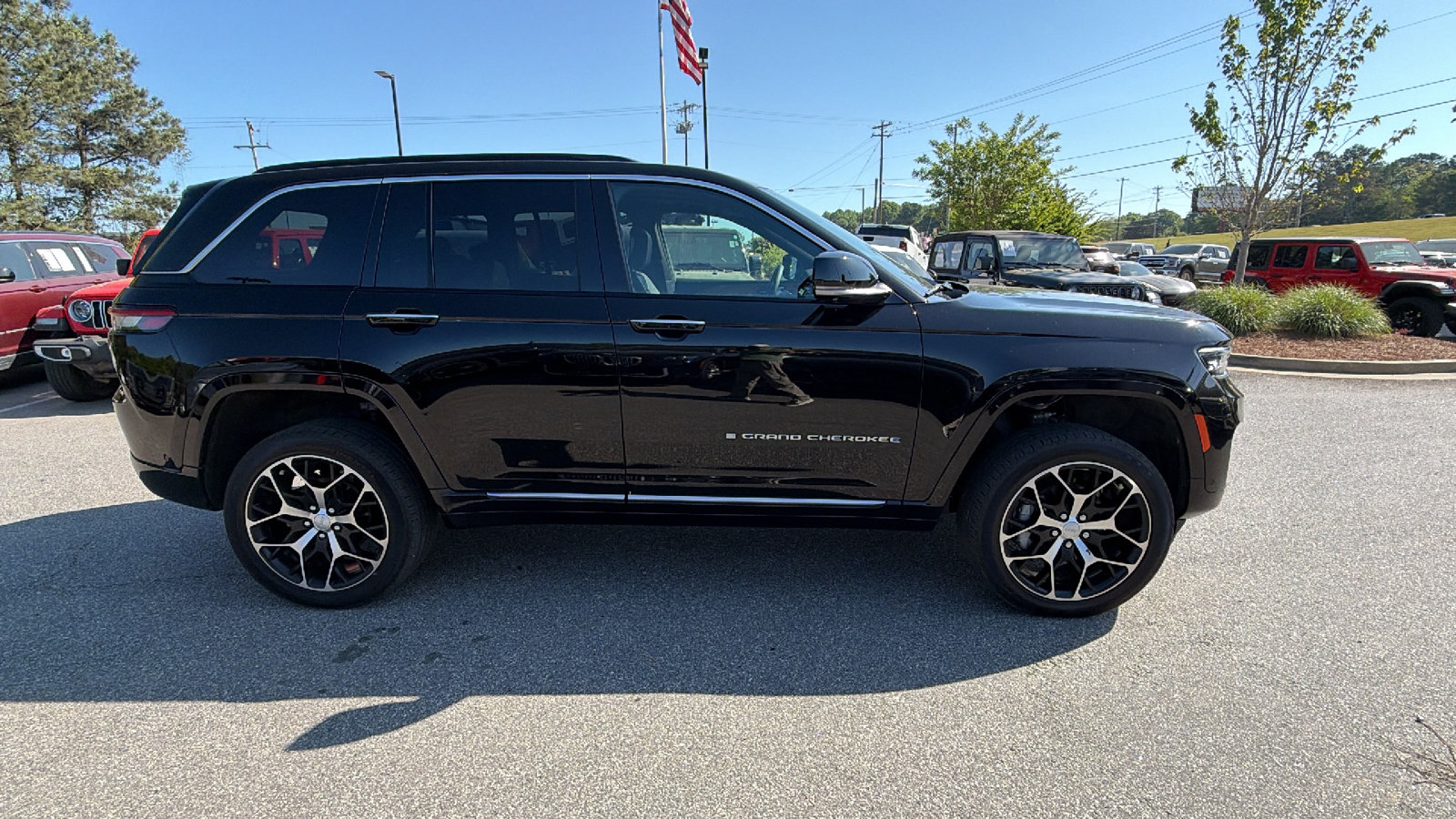 Used 2025 Jeep Grand Cherokee Summit AWD/4WD image 7