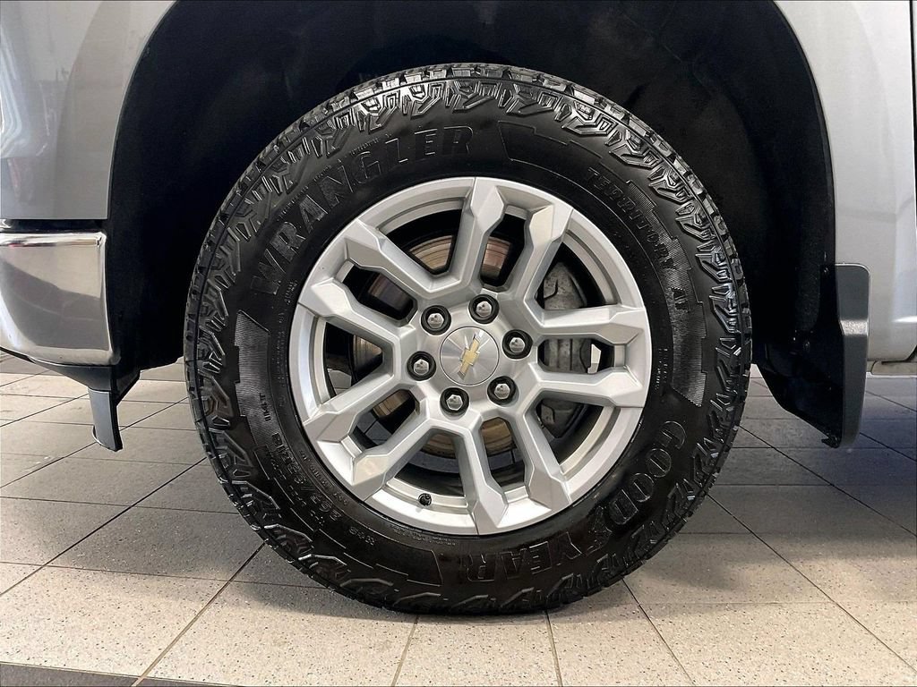 Used 2023 Chevrolet Silverado 1500 LT AWD/4WD image 7