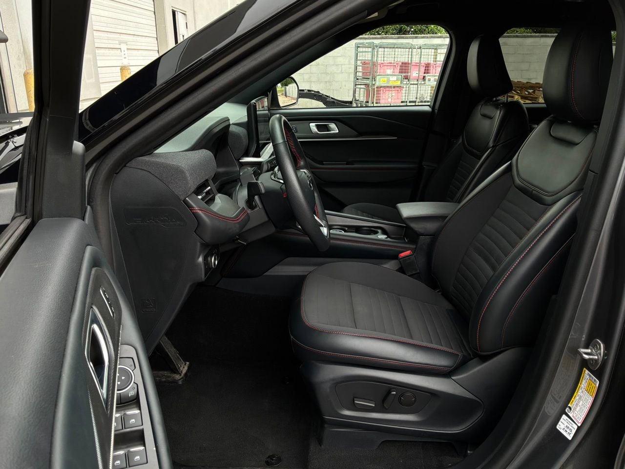 Used 2025 Ford Explorer ST-Line w/ ST-Line Street Pack AWD/4WD image 10