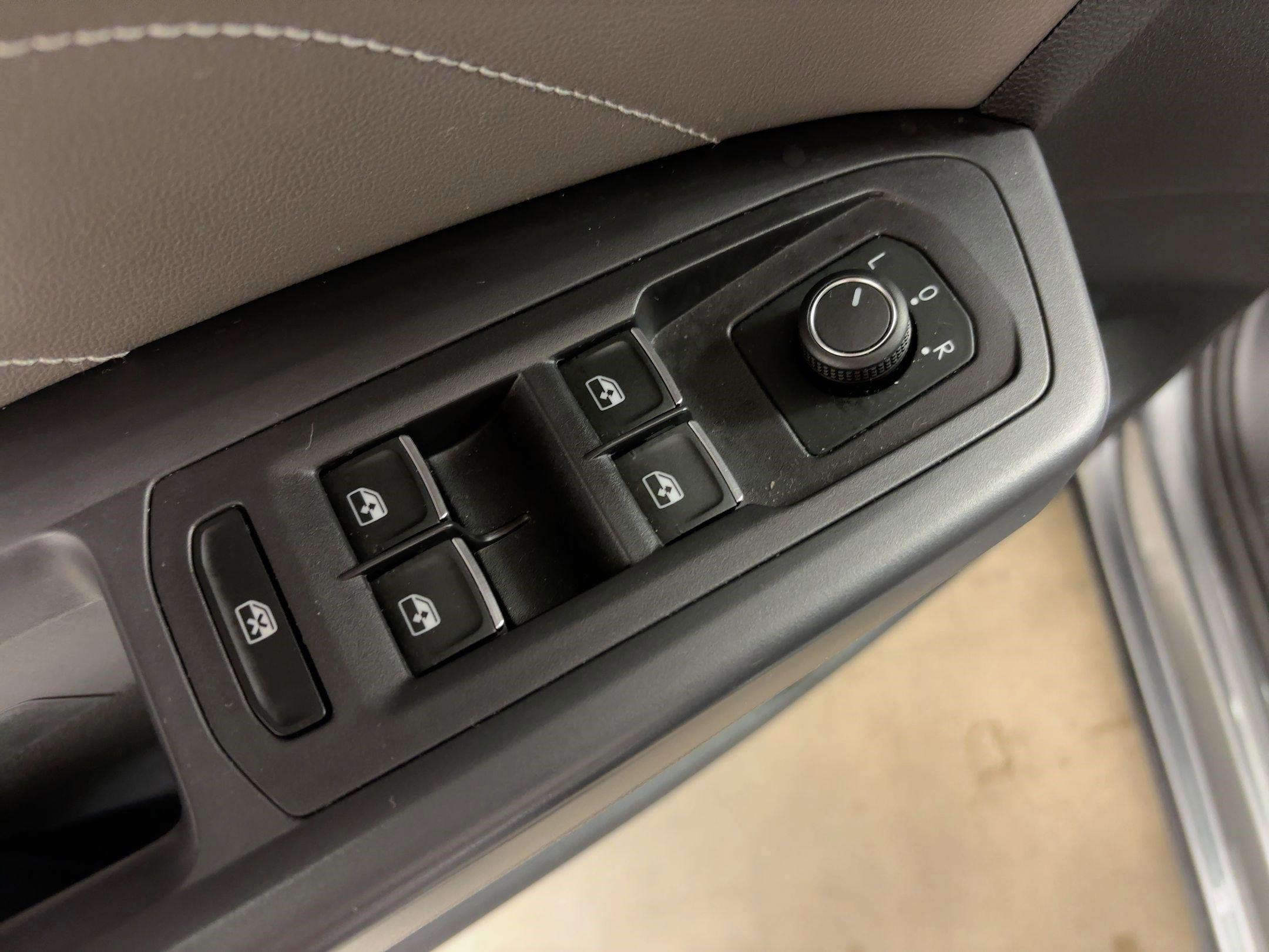 Used 2021 Volkswagen Atlas SE image 11