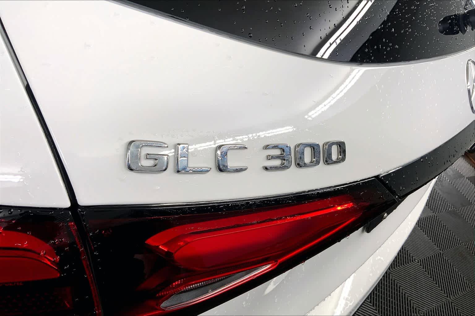 Used 2025 Mercedes-Benz GLC 300 4MATIC image 7