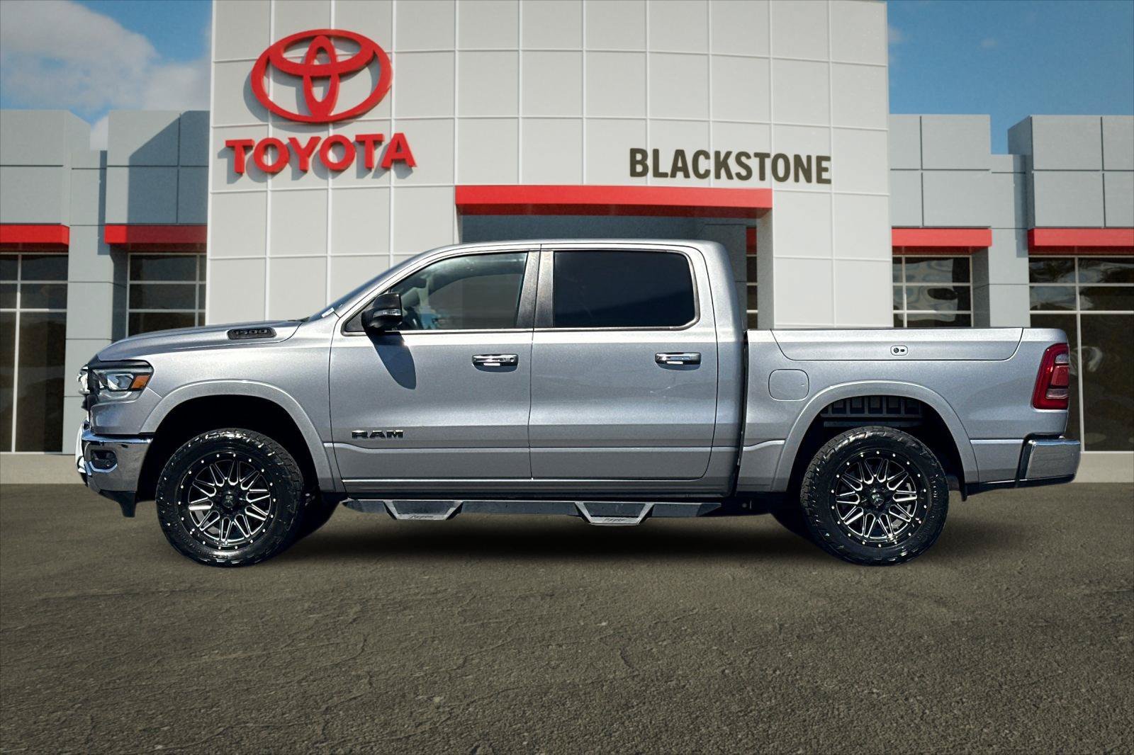 Used 2022 RAM 1500 Laramie AWD/4WD image 6