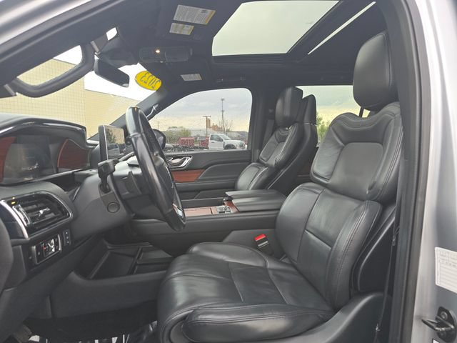 Used 2023 Lincoln Navigator Reserve AWD/4WD image 11