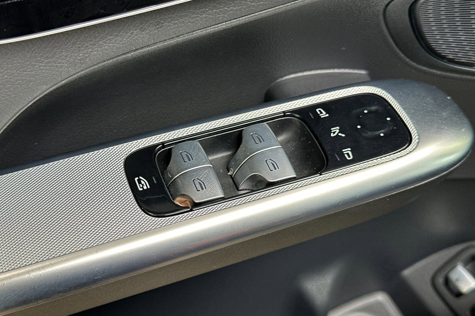 New 2025 Mercedes-Benz GLC 350e 4MATIC image 14