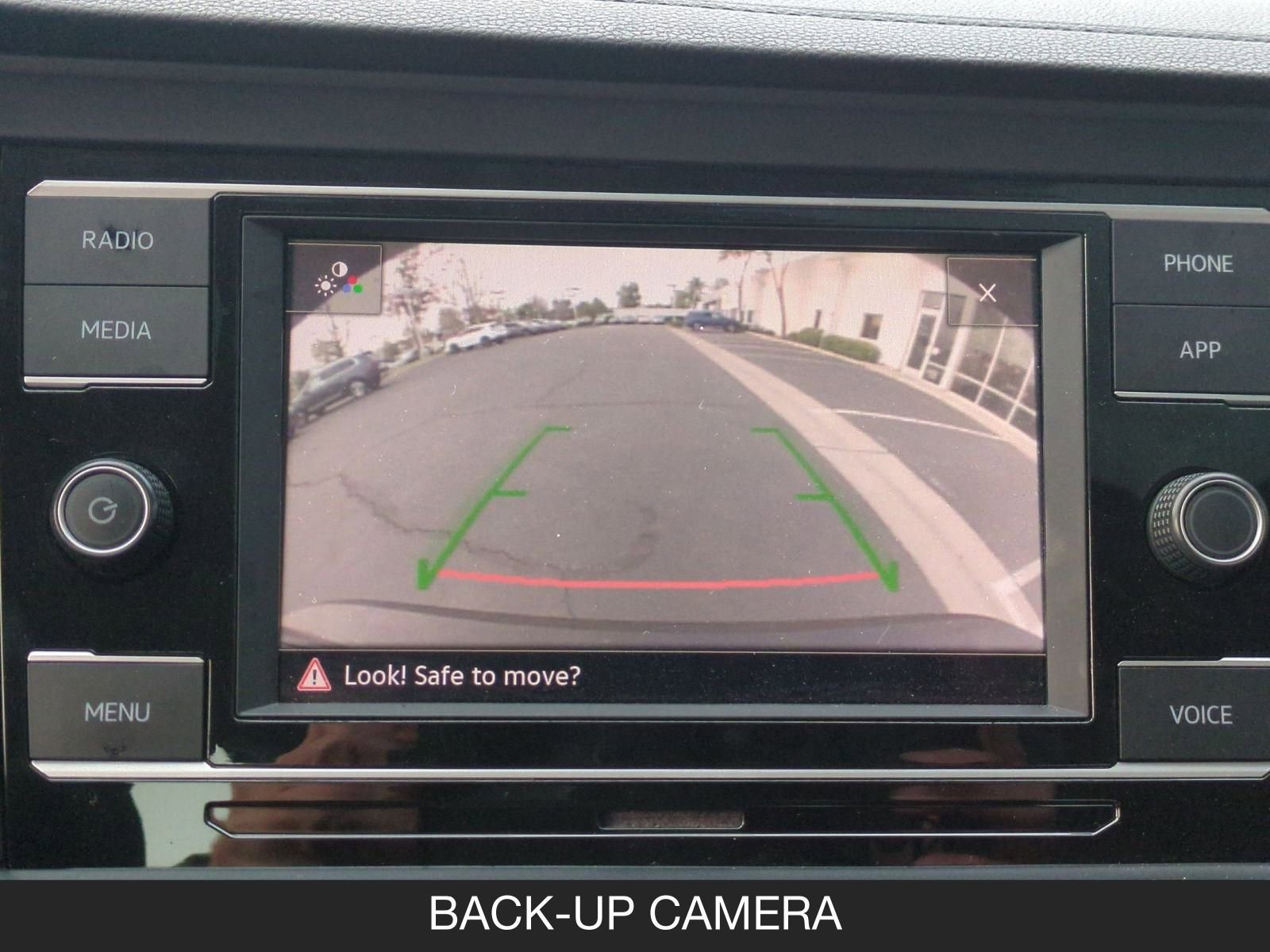 Used 2021 Volkswagen Jetta SE w/ SE Cold Weather Package image 18