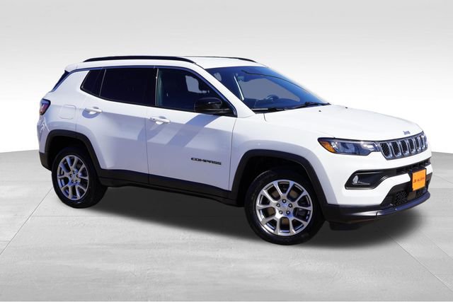 Certified 2023 Jeep Compass Latitude AWD/4WD image 2