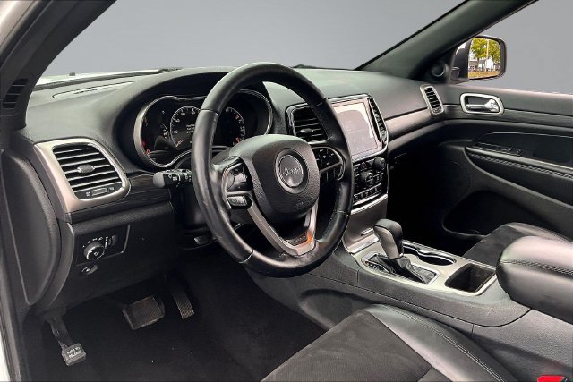 Used 2019 Jeep Grand Cherokee Laredo w/ Laredo X Package AWD/4WD image 17