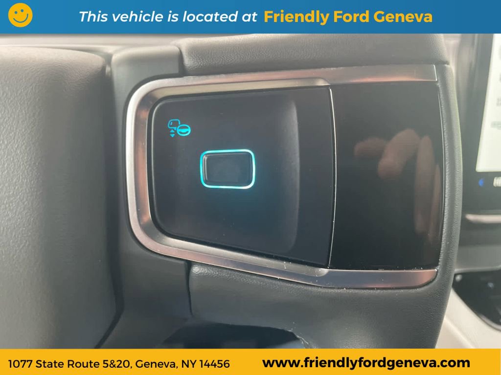 Used 2025 Ford Expedition Active AWD/4WD image 17