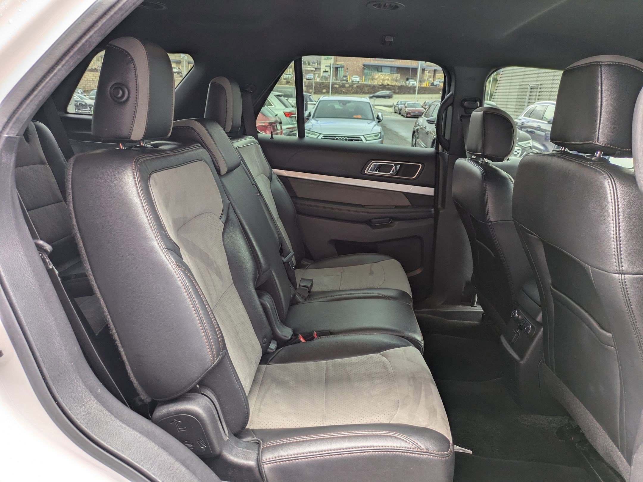 Used 2017 Ford Explorer XLT w/ Equipment Group 202A image 27