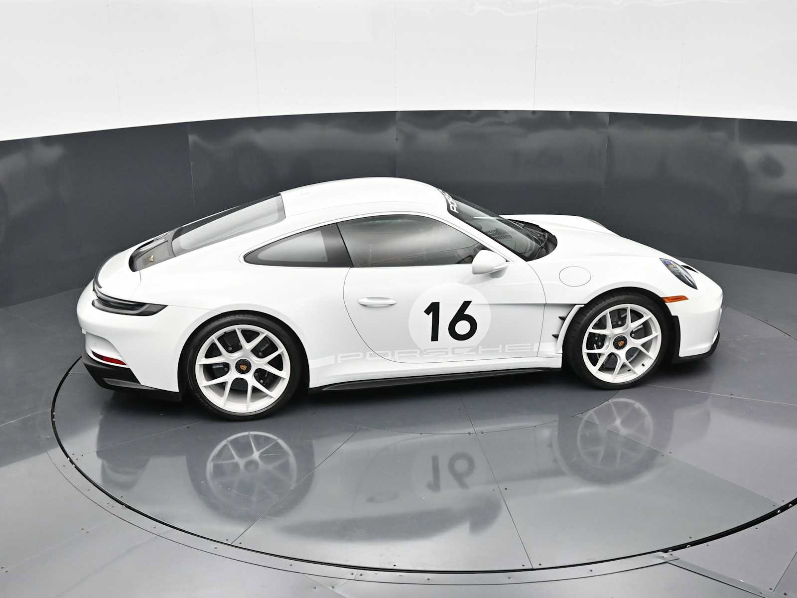 Certified 2024 Porsche 911 GT3 RS RWD image 43
