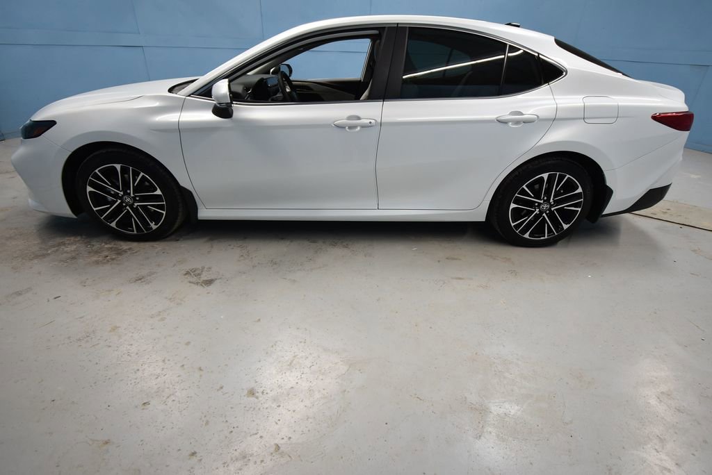 Used 2025 Toyota Camry XLE AWD/4WD image 31