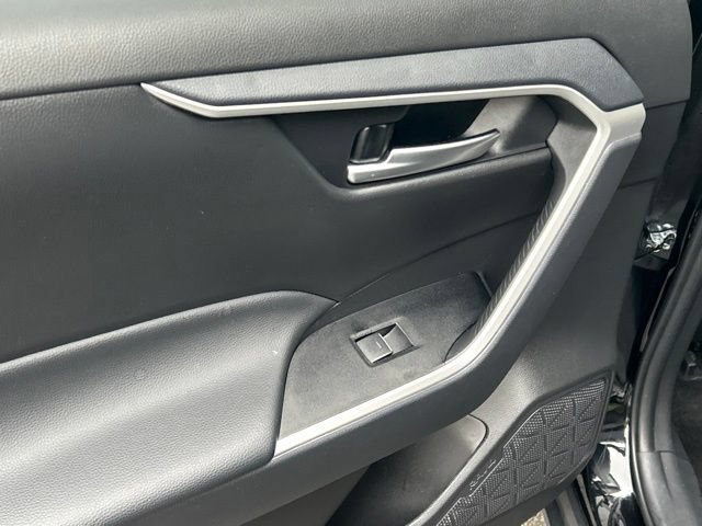 Certified 2025 Toyota RAV4 XLE AWD/4WD image 40