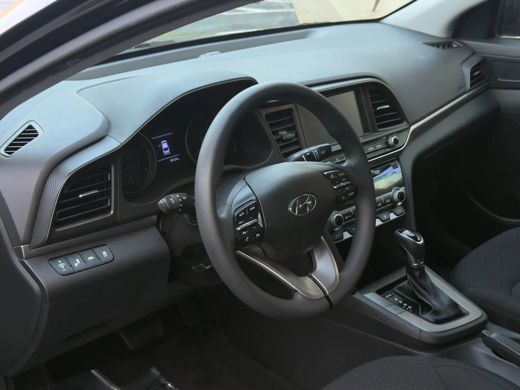 Used 2020 Hyundai Elantra SEL w/ Winter Weather Package image 16