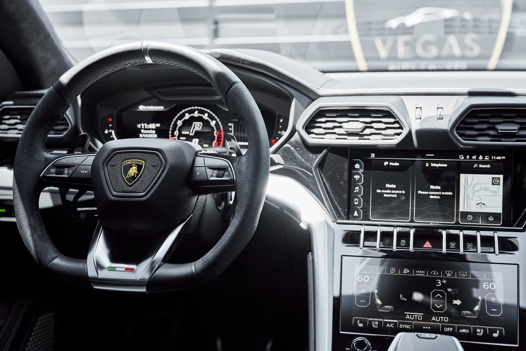 Used 2022 Lamborghini Urus AWD/4WD image 52