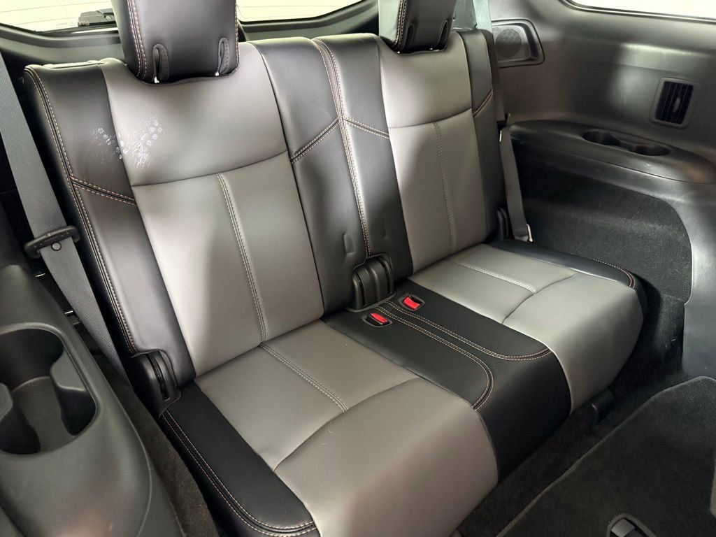 Used 2019 Nissan Pathfinder SL FWD image 18