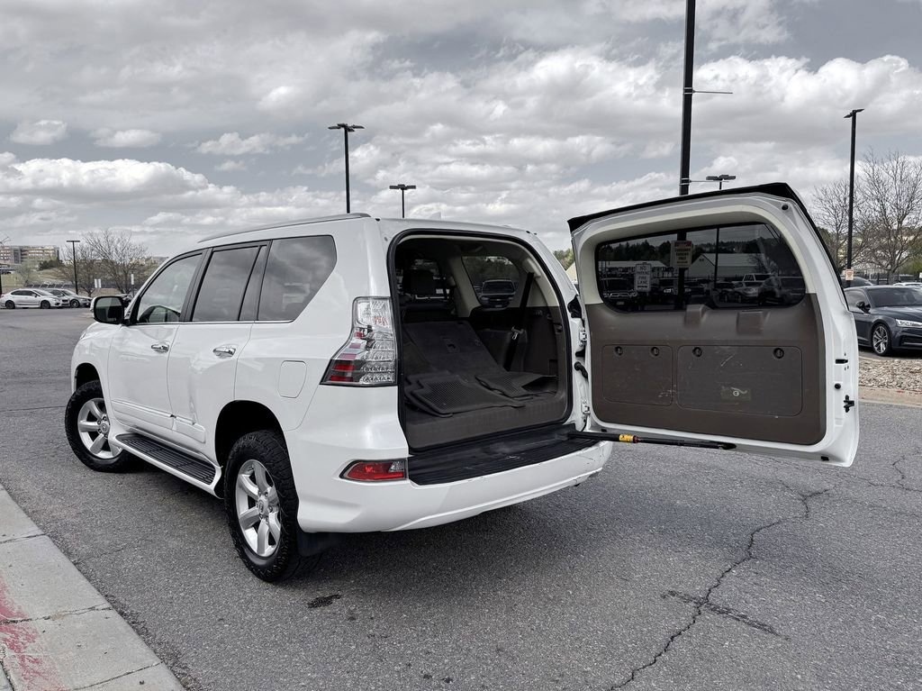 Used 2017 Lexus GX 460 w/ Navigation Package AWD/4WD image 8