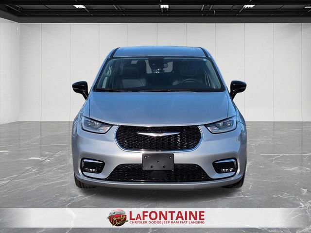 Used 2024 Chrysler Pacifica Touring-L image 8