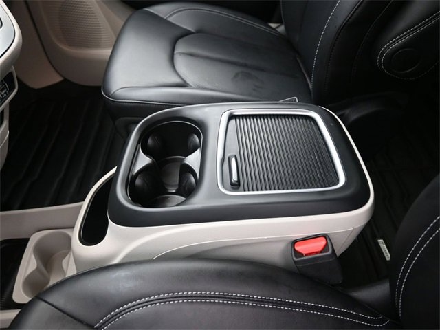 Used 2023 Chrysler Pacifica Touring-L image 20